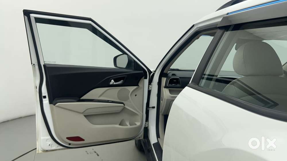 Mahindra Xuv300 W8 (o) 1.5 Diesel Amt, 2023, Diesel