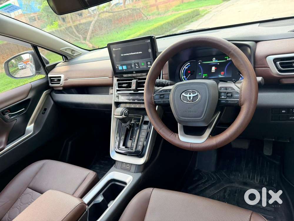 Toyota Innova Hycross 2.0 Zx (o) Hybrid 7 Str, 2025, Petrol