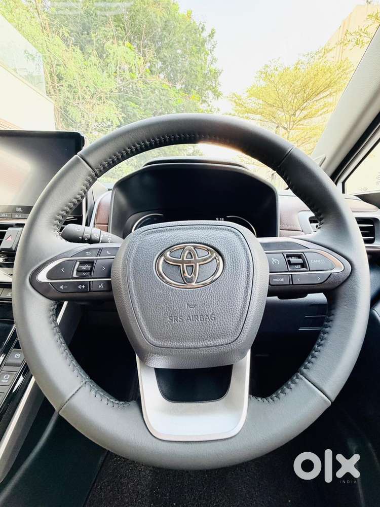 Toyota Innova Hycross 2.0 Zx Hybrid 7 Str, 2025, Petrol