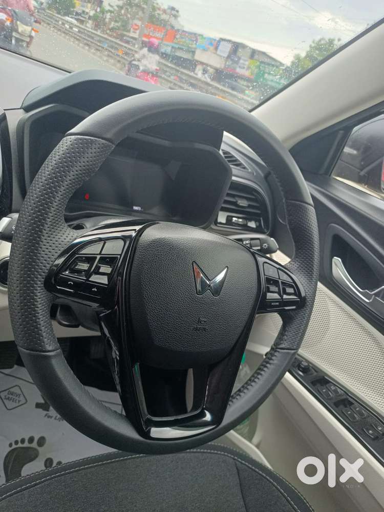 Mahindra Xuv 3xo Ax5 Pm Mt, 2025, Petrol