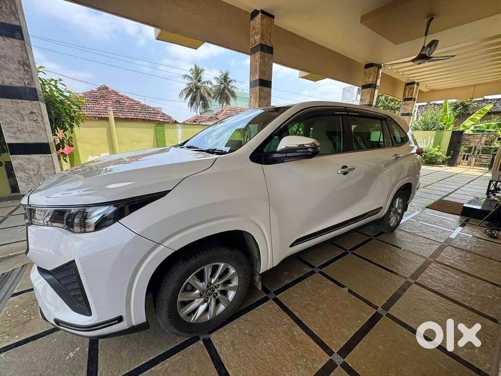 Toyota Innova Hycross Petrol Well Maintained