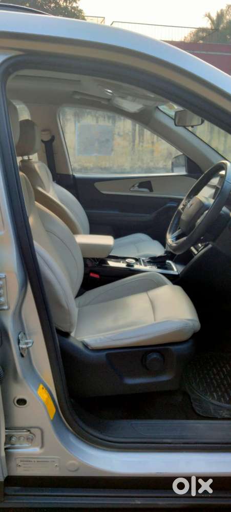 Mahindra Xuv700 2.2 Ax 7 Diesel At Str, 2022, Diesel