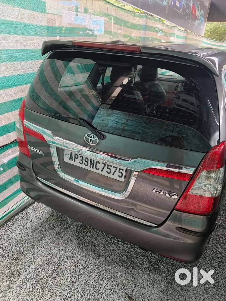 Toyota Innova 2014 Diesel 270000 Km Driven