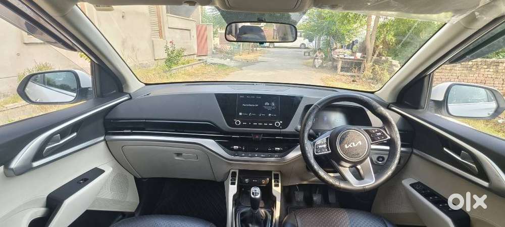 Kia Carens, 2024, Petrol