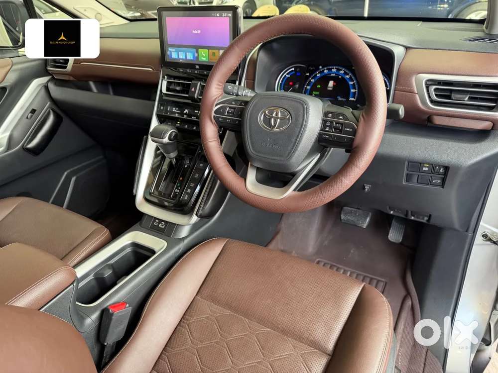 Toyota Innova Hycross, 2025, Petrol