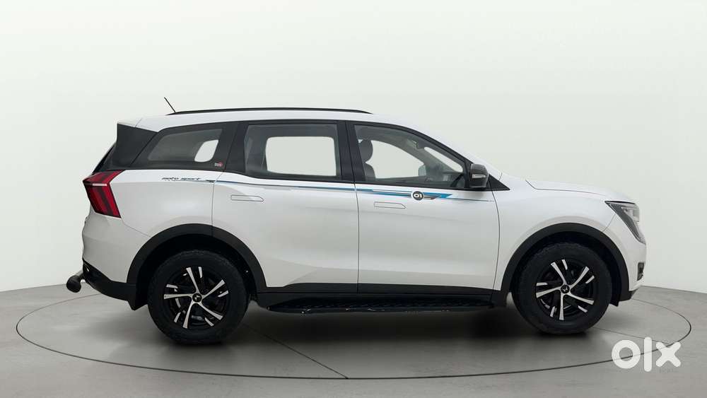 Mahindra Xuv700 2.0 Mx Petrol Mt 5 Str, 2022, Petrol