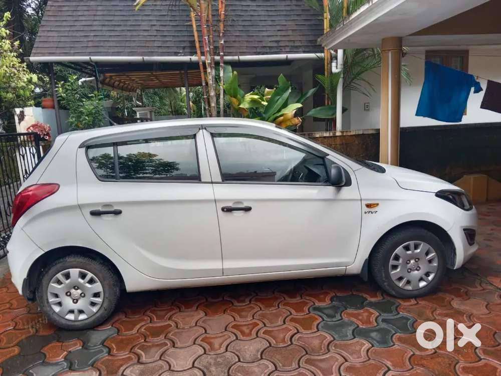 Hyundai I20 Era Petrol Well Maintained Car And Good Condition