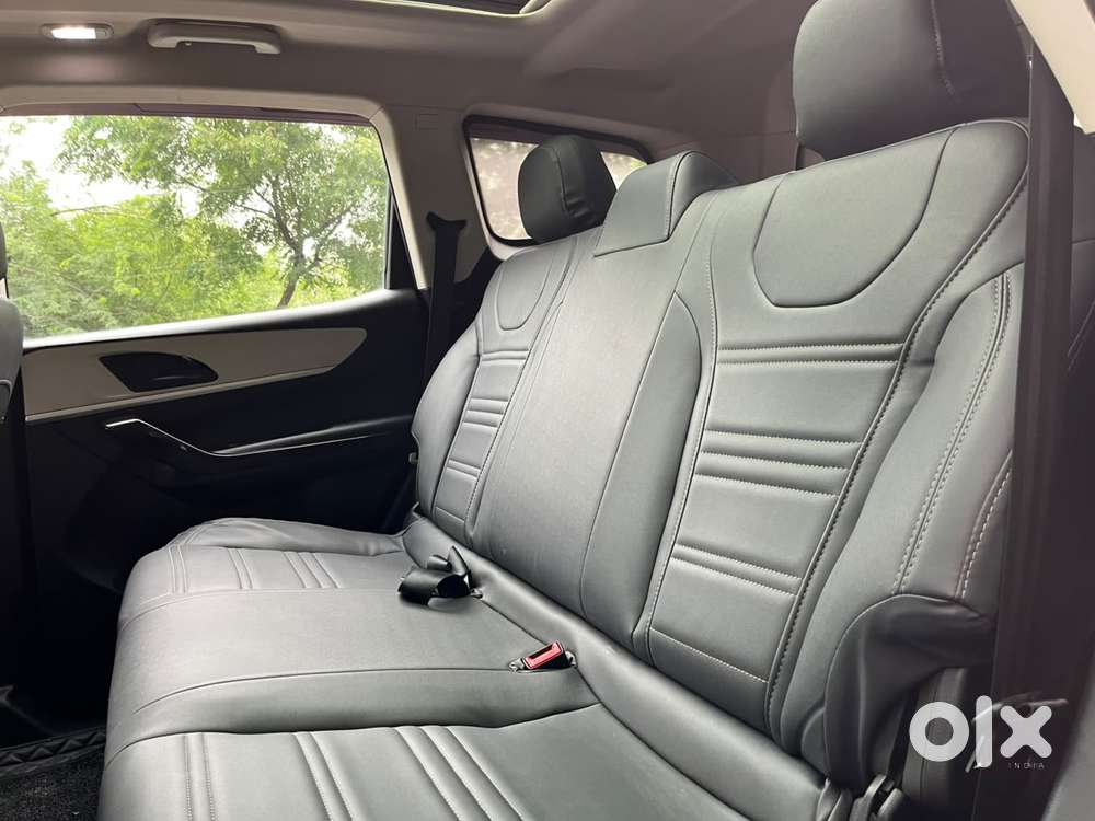 Mahindra Xuv700 2.0 Ax 5 Petrol At Str, 2023, Petrol