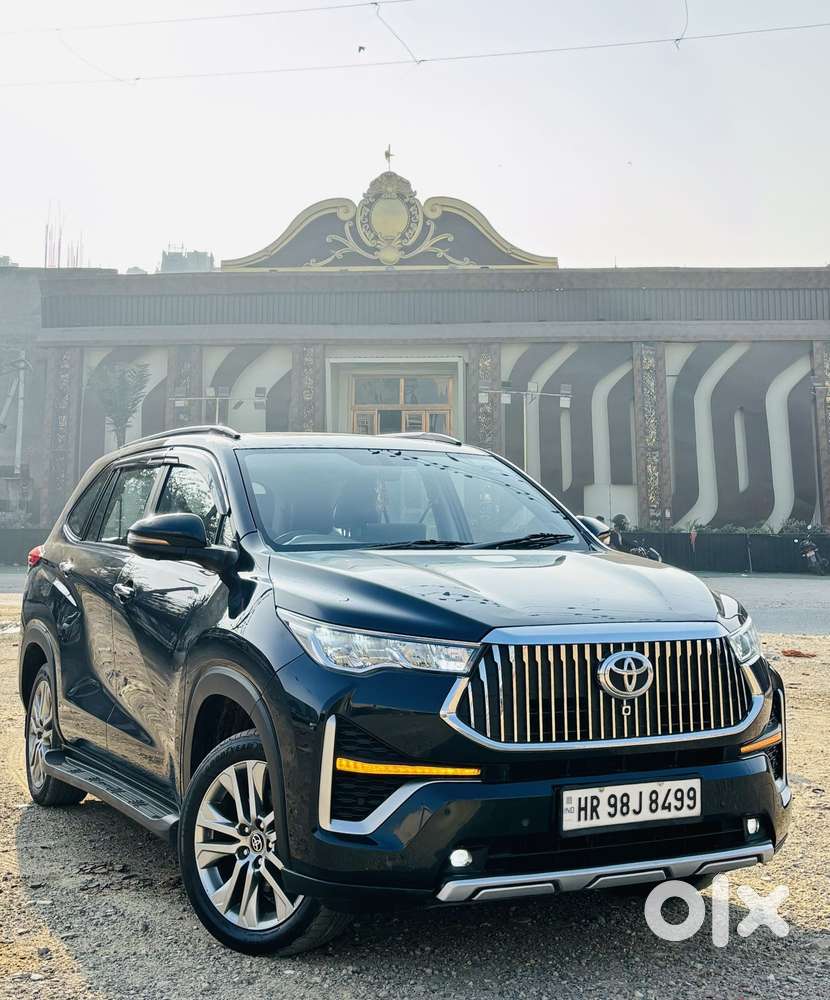 Toyota Innova Hycross