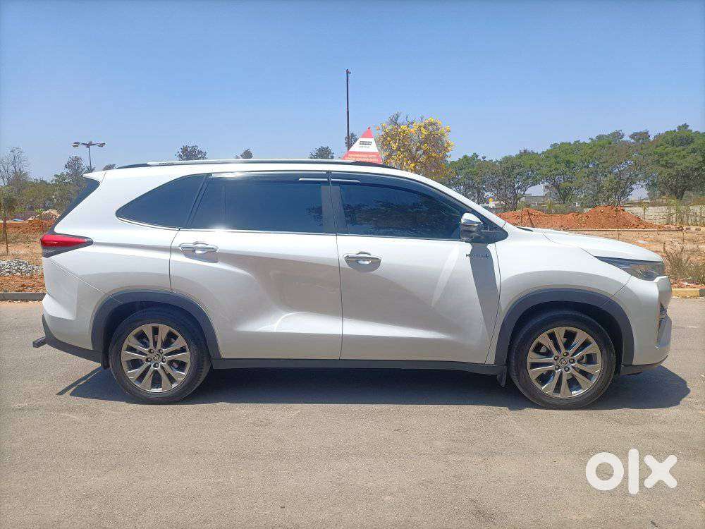 Toyota Innova Hycross 2.0 Zx Hybrid 7 Str, 2023