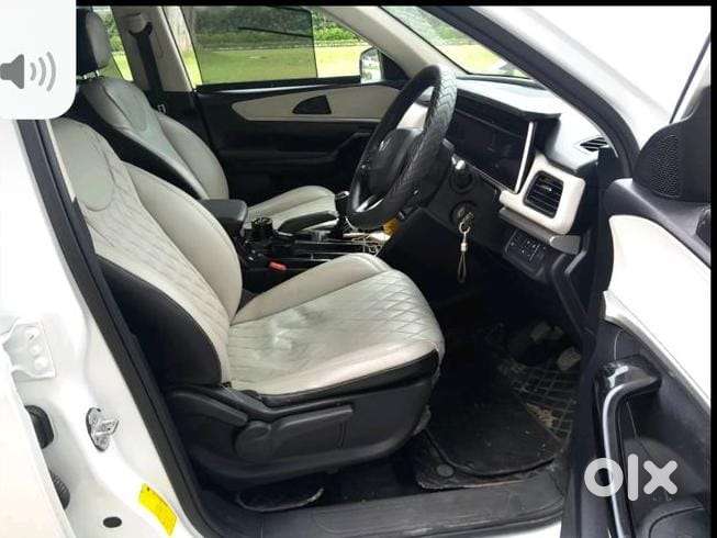 Mahindra Xuv700 2.0 Ax 5 Petrol Mt 7 Str, 2022, Petrol