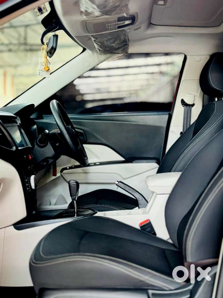 Mahindra Xuv300 W6 Amt Diesel, 2023, Diesel