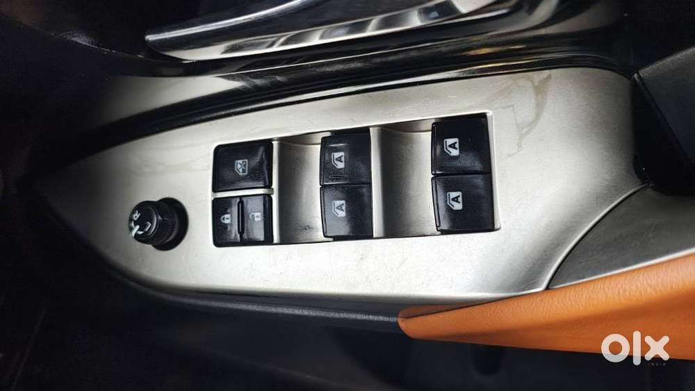 Toyota Innova Crysta 2.4 V, 2016, Diesel