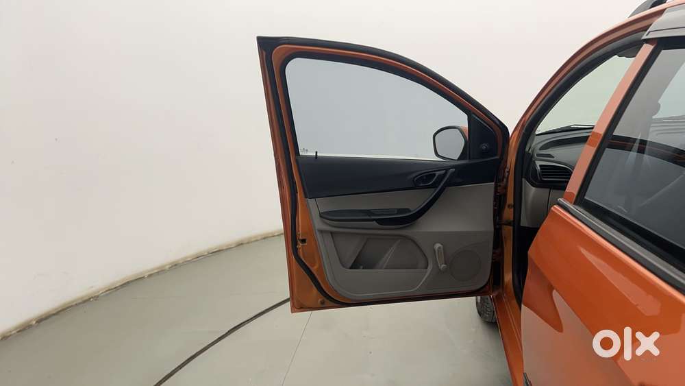 Tata Tiago Xe, 2018, Petrol