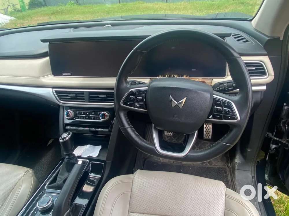 Mahindra Xuv700 2.0 Ax 7 Petrol Mt Str, 2021, Petrol
