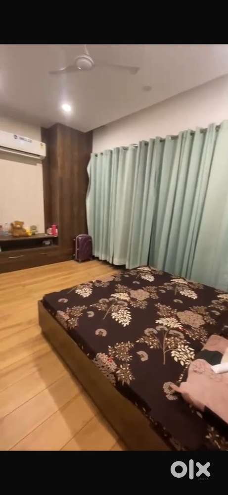 Need night shift one girl for sharing in a room in 3bhk flat
