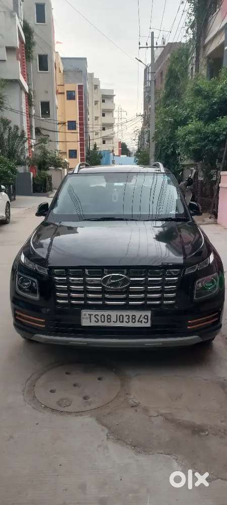 Hyundai Venue 2023 Petrol 45000 Km Driven