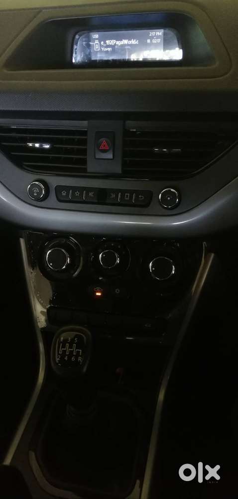 Petrol Nexon With Sunroof And 6 Gears