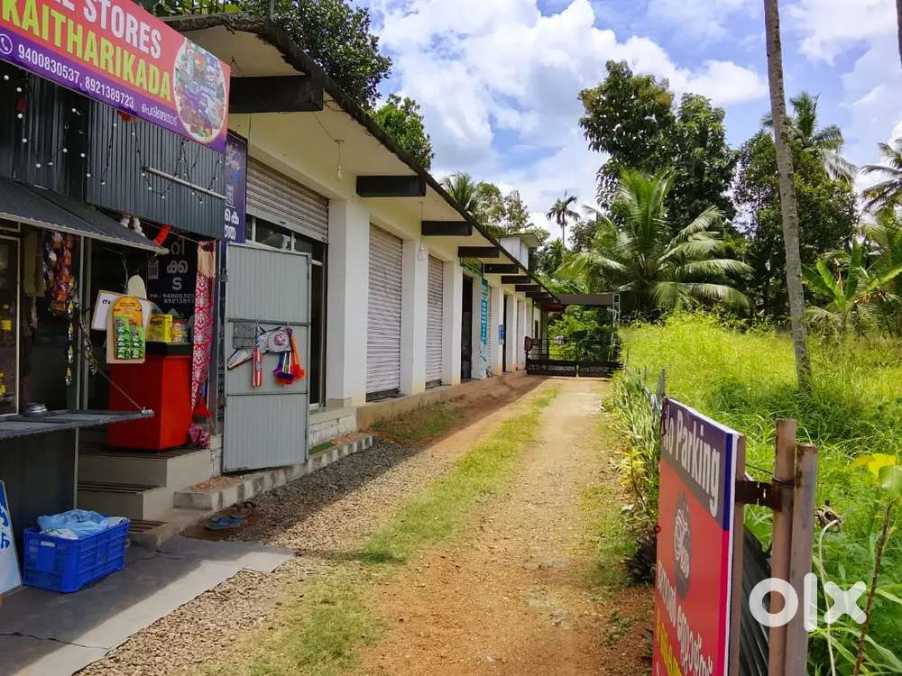 1000 sqft Commercial building and 1000 sqft house for sale