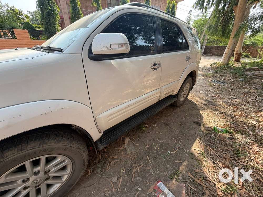 Toyota Fortuner 2013 Diesel 285000 Km Driven