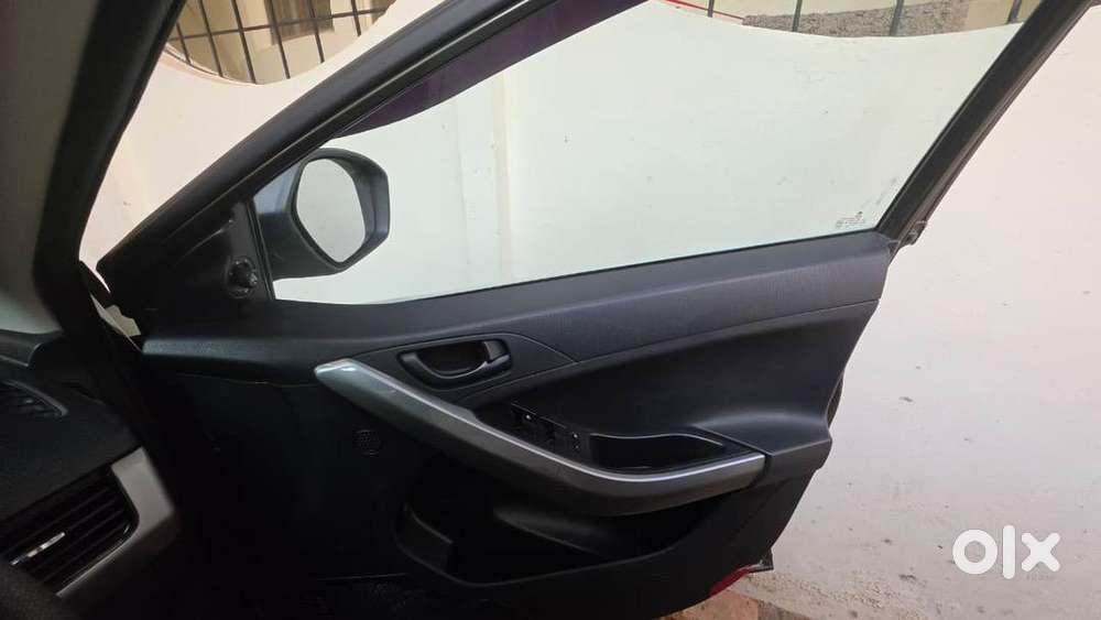 Tata Nexon Xm Petrol Manual  1st Owner  Well Maintained