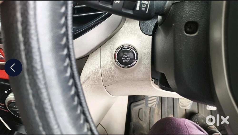 Mahindra Xuv300 2021 Petrol Well Maintained