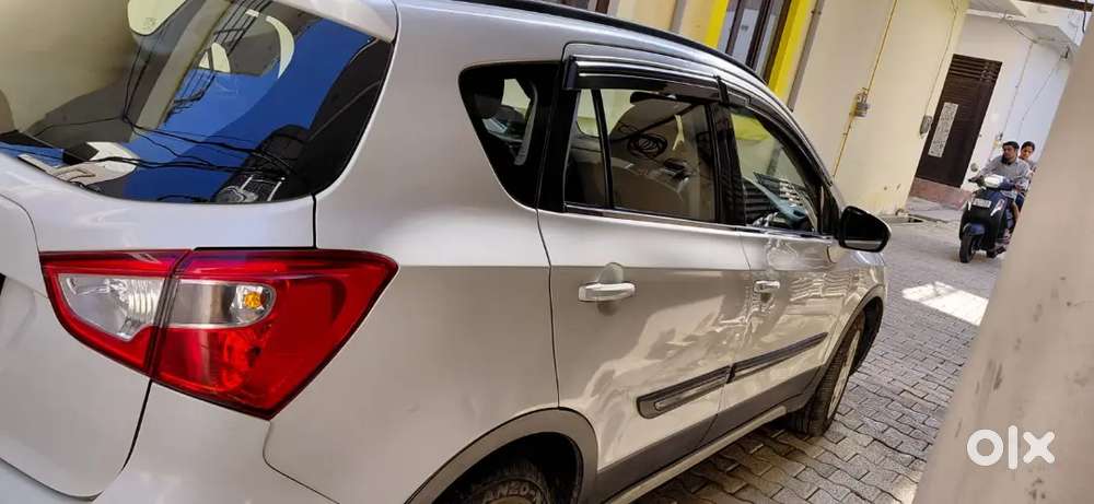 पर्सनल यूज कार न्यू कंडीसन एक रूपया लगे की कोई जरूरत नहीं है