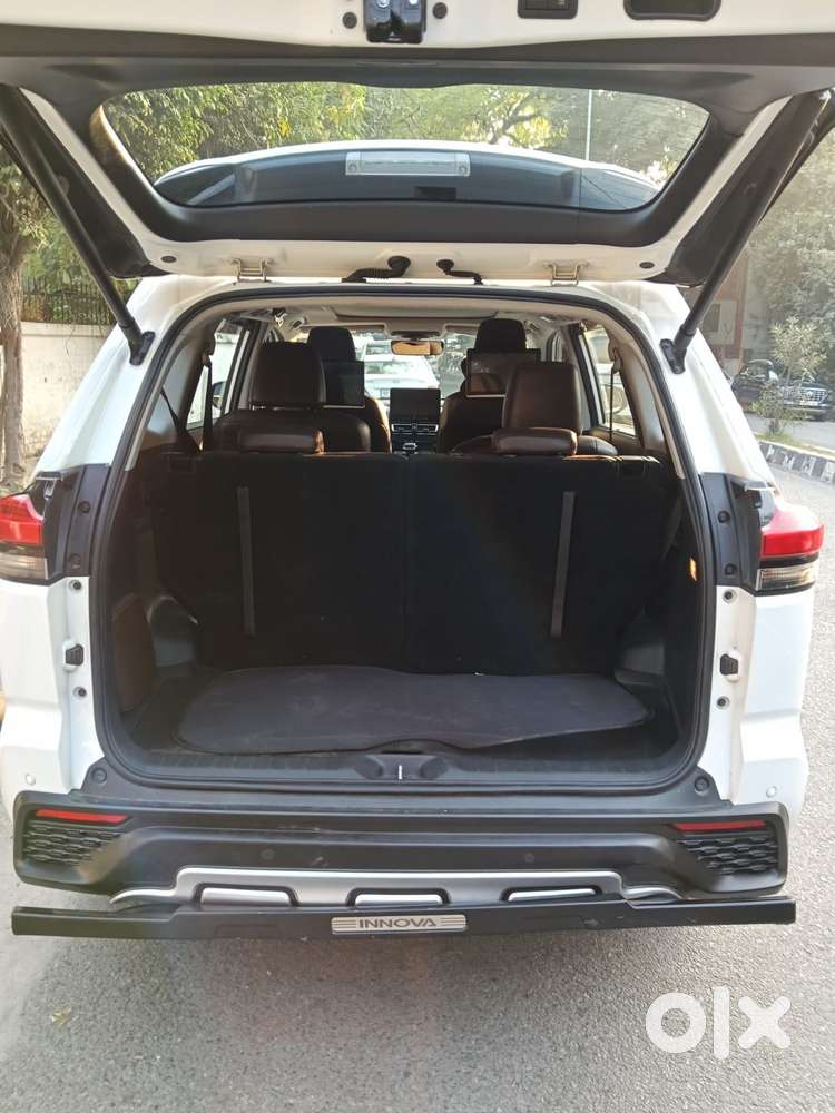 Toyota Innova Hycross 2.0 Zx Hybrid 7 Str, 2023, Cng & Hybrids