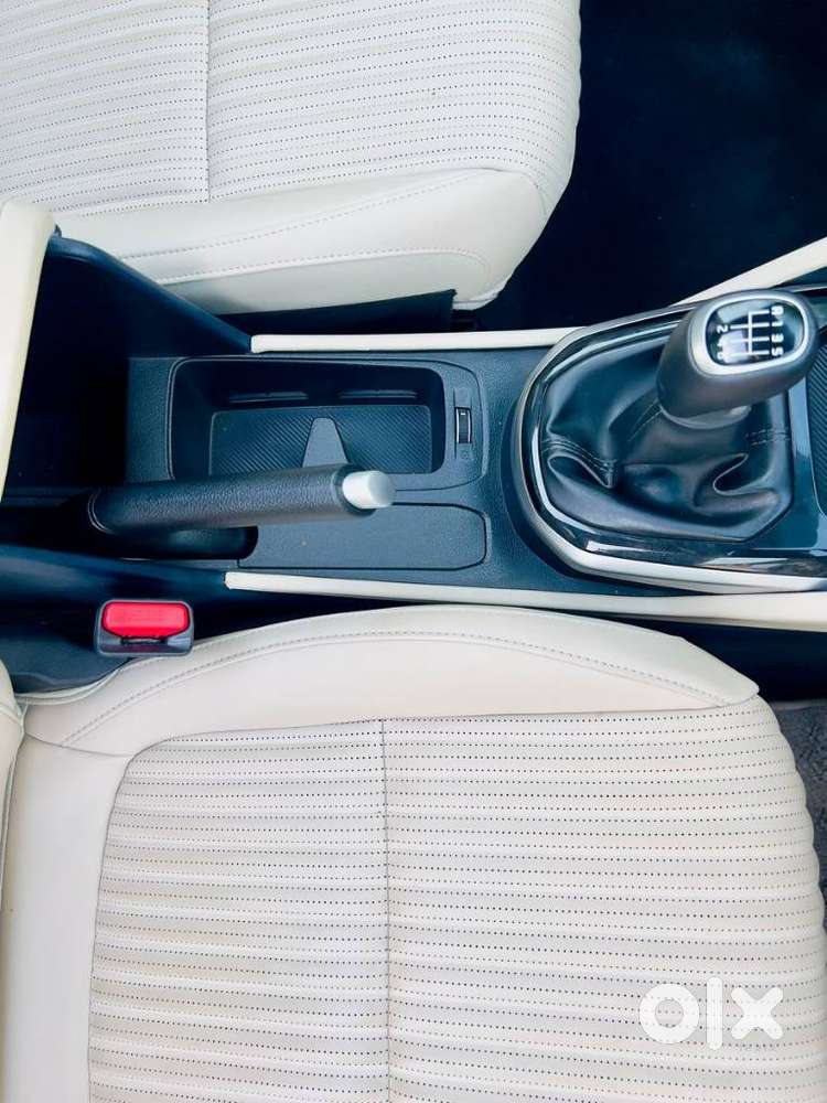 Kia Carens Clavis, 2025, Petrol