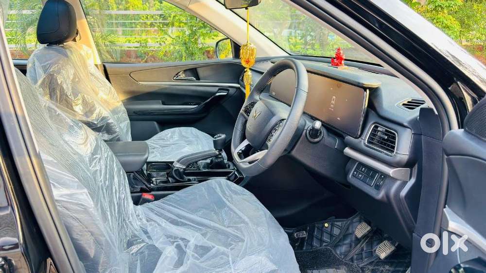 Mahindra Xuv700 2.2 Ax 7 Diesel Mt Str, 2025, Diesel