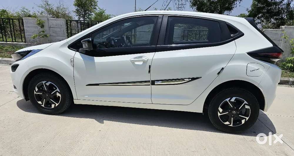 Tata Altroz Diesel 2023 Car Well Maintained Showroom. Track