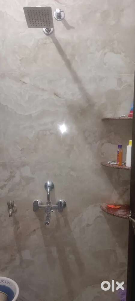 Fully furnished hai sofa bed fridge AC sari chijen Hain