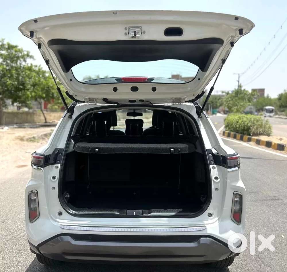 Maruti Suzuki Grand Vitara 1.5 Alpha Plus Intelligent Hybrid Ecvt, 2..