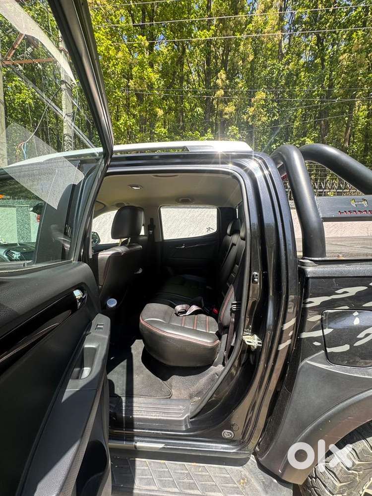 Isuzu D-max V-cross 2023 Diesel Well Maintained