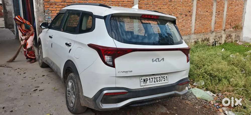 Kia Carens 2024 Petrol Well Maintained
