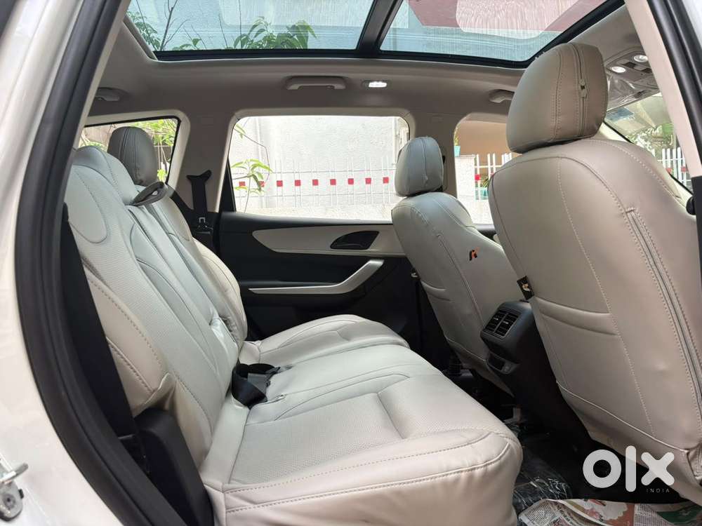 Mahindra Xuv700 2.2 Ax 5 Diesel At 7 Str, 2025, Diesel