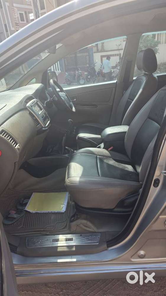 Toyota Innova 2.5 V Diesel 8-seater, 2015, Diesel