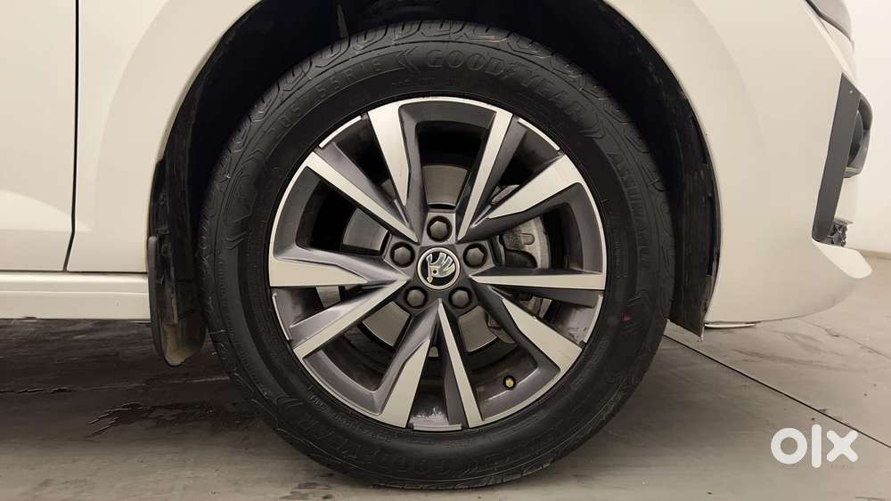 Skoda Slavia Style 1.0l Tsi Mt, 2023, Petrol