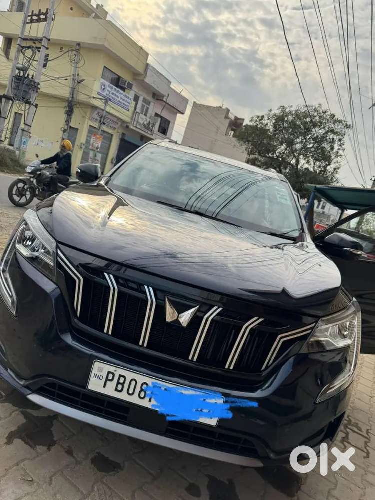 Mahindra Xuv700 Ax5 Jan 2023 Diesel 18500 Km Driven With Big Sunroof