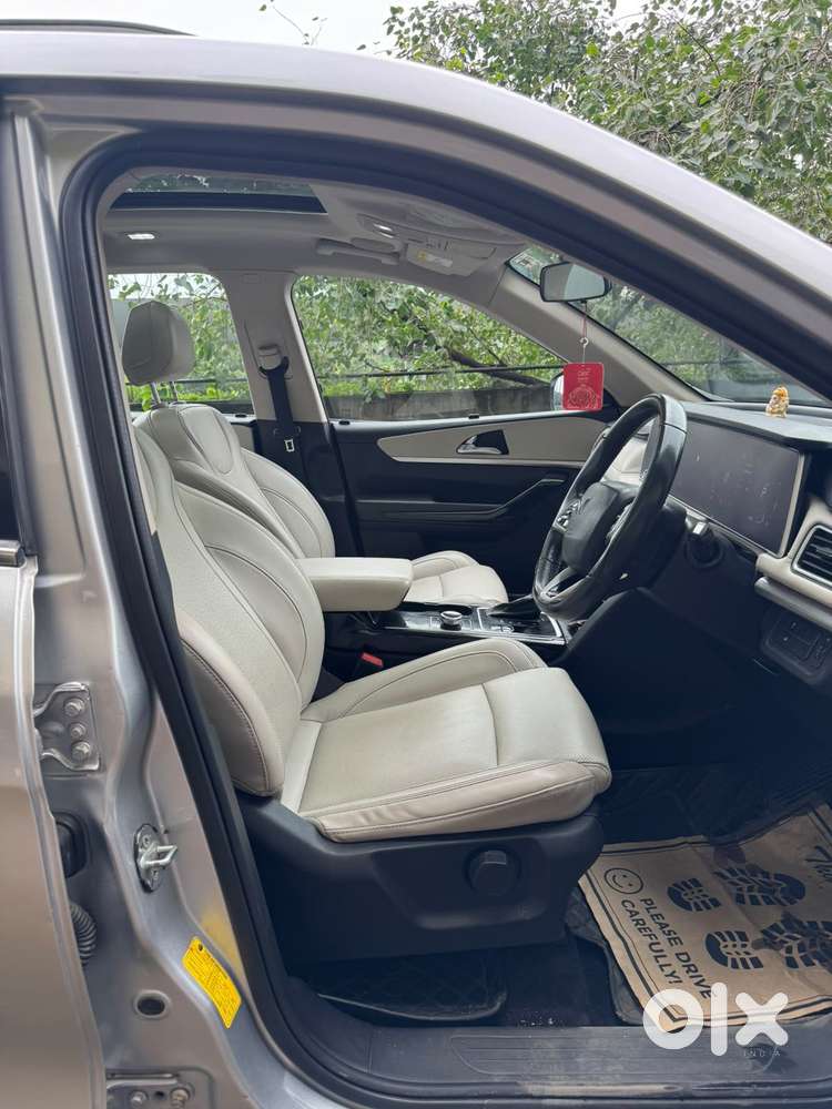 Mahindra Xuv700 2.2 Ax 7 Diesel At Luxury Pack Str Awd, 2022, Electr..