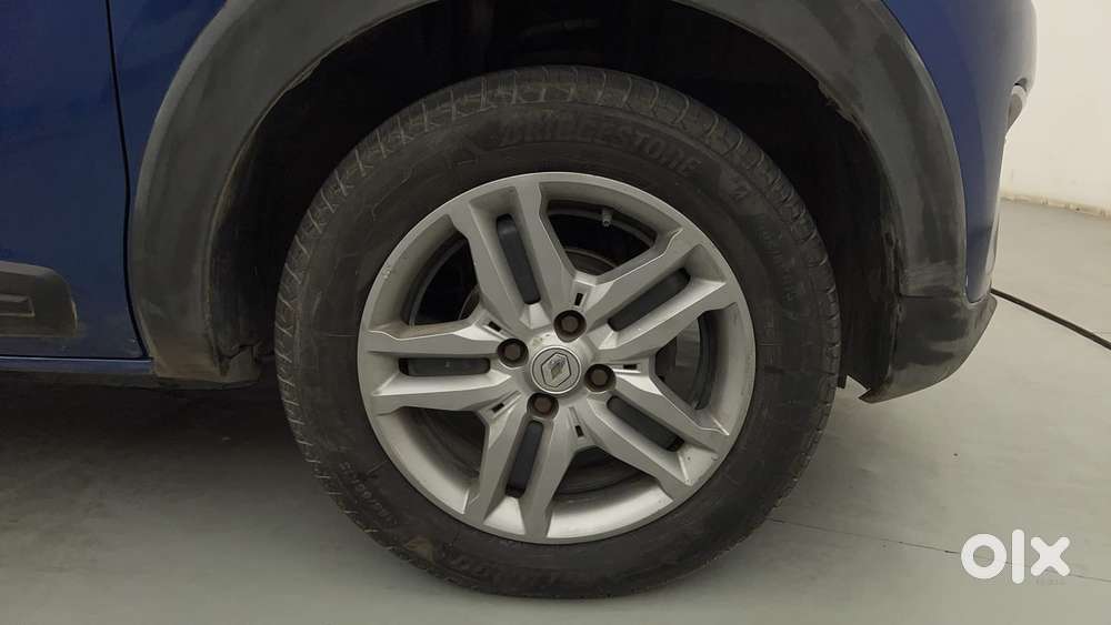 Renault Triber Rxz, 2021, Petrol