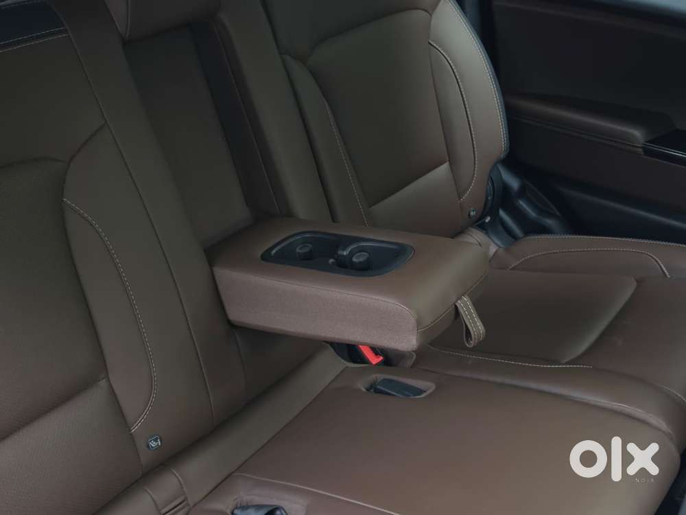 Mahindra Scorpio-n 2.0 Z8 Petrol At 7 Str, 2025, Petrol
