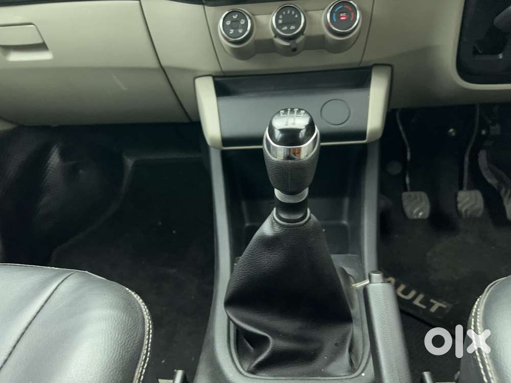 Renault Triber Rxt, 2022, Petrol