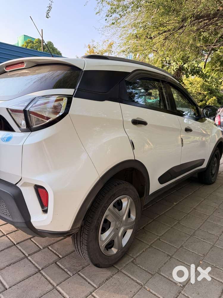 Tata Nexon 1.2 Revotron Xm (s), 2023, Petrol