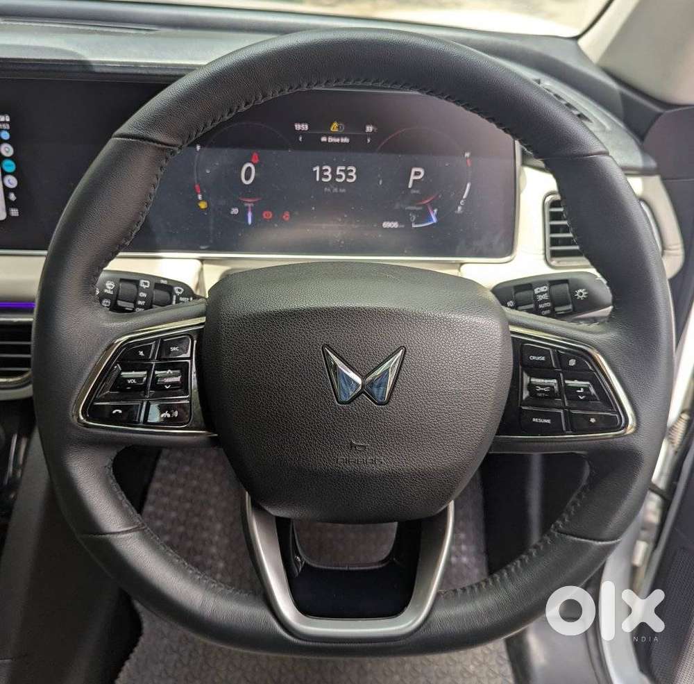 Mahindra Xuv700 2.0 Ax 7 Petrol At Luxury Pack Str, 2025, Petrol