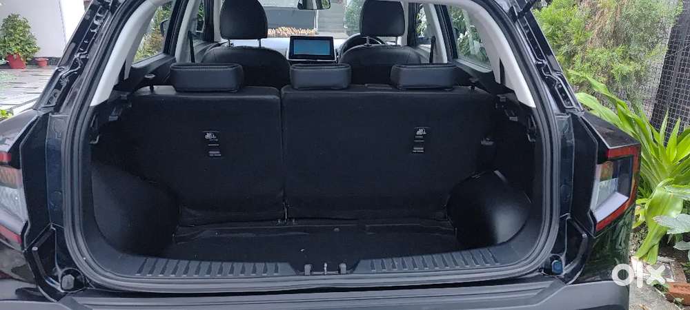 Mahindra 3xo Revx M Model 2026 Petrol 8000 Km Driven Black Dual Tone