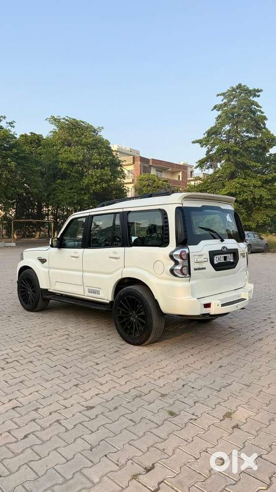 Mahindra Scorpio S10, 2016, Diesel