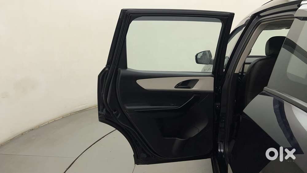 Mahindra Xuv700 2.2 Ax 5 Diesel Mt 7 Str, 2024, Diesel