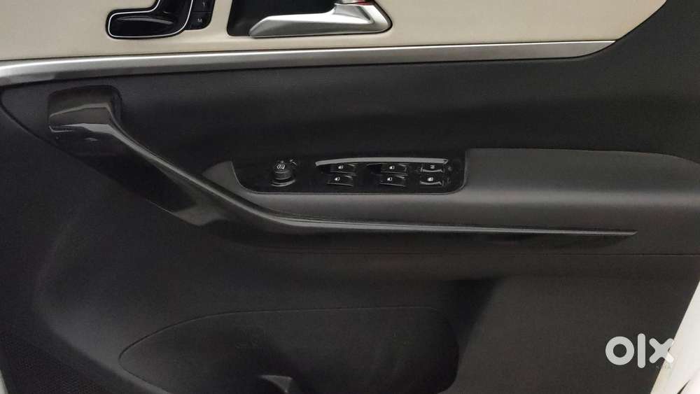 Mahindra Xuv700 2.2 Ax 7 Diesel Mt Luxury Pack Str, 2024, Diesel