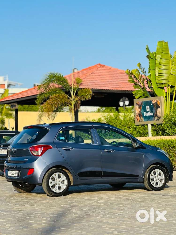 Hyundai Grand I10 Sportz, 2015, Petrol